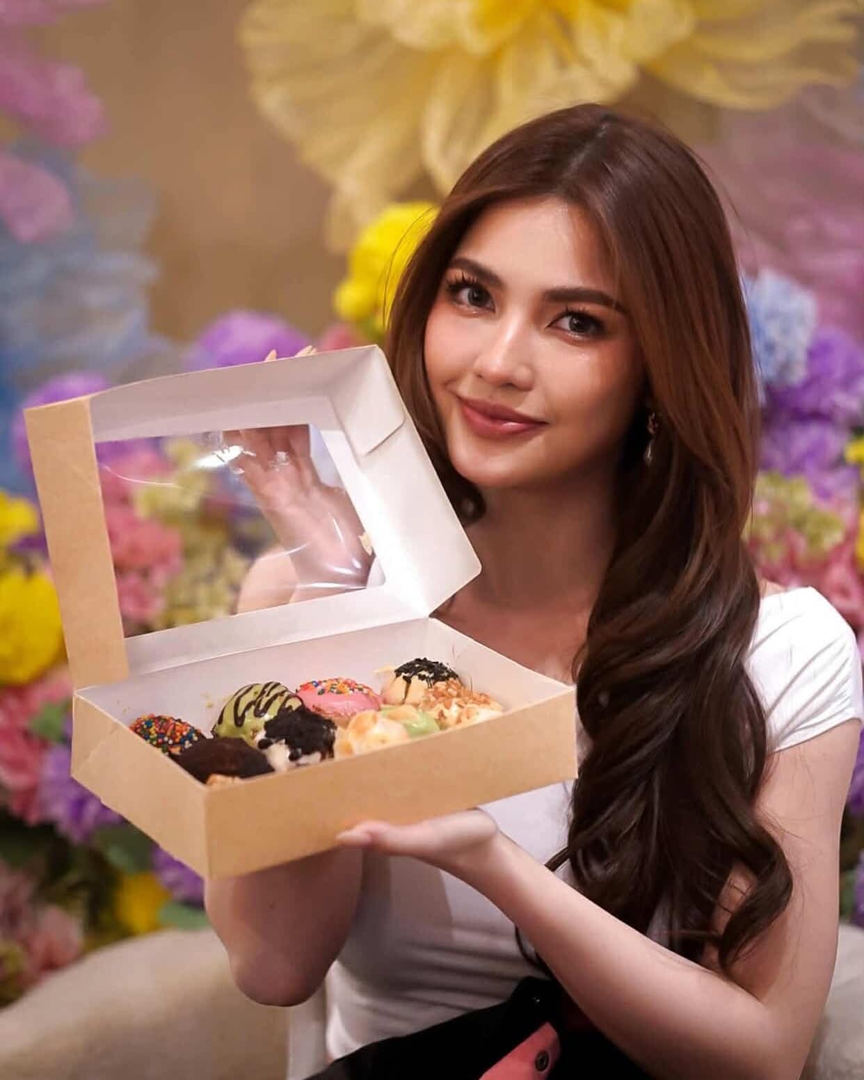 Even Darna needs her dessert.
